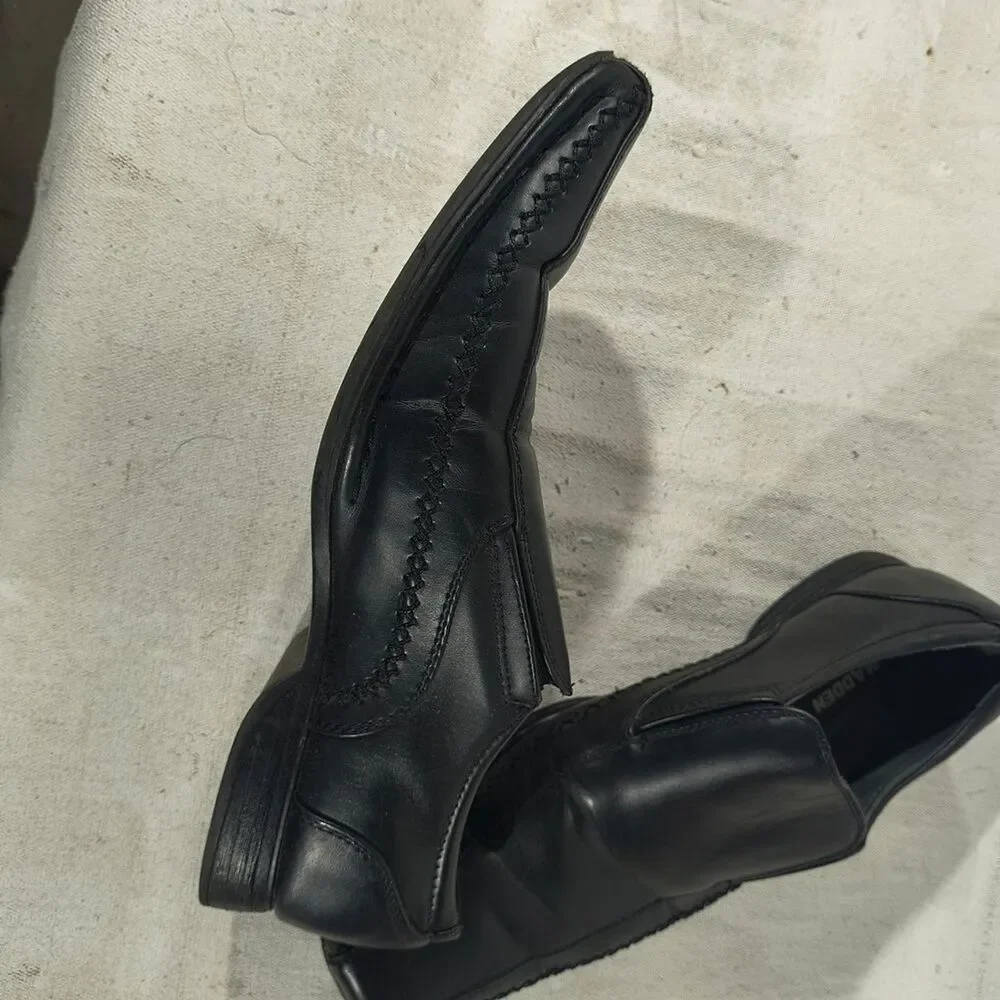 Steve Madden sleek stylish